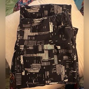 EUC black simple geometric pattern Lularoe leggings, one size